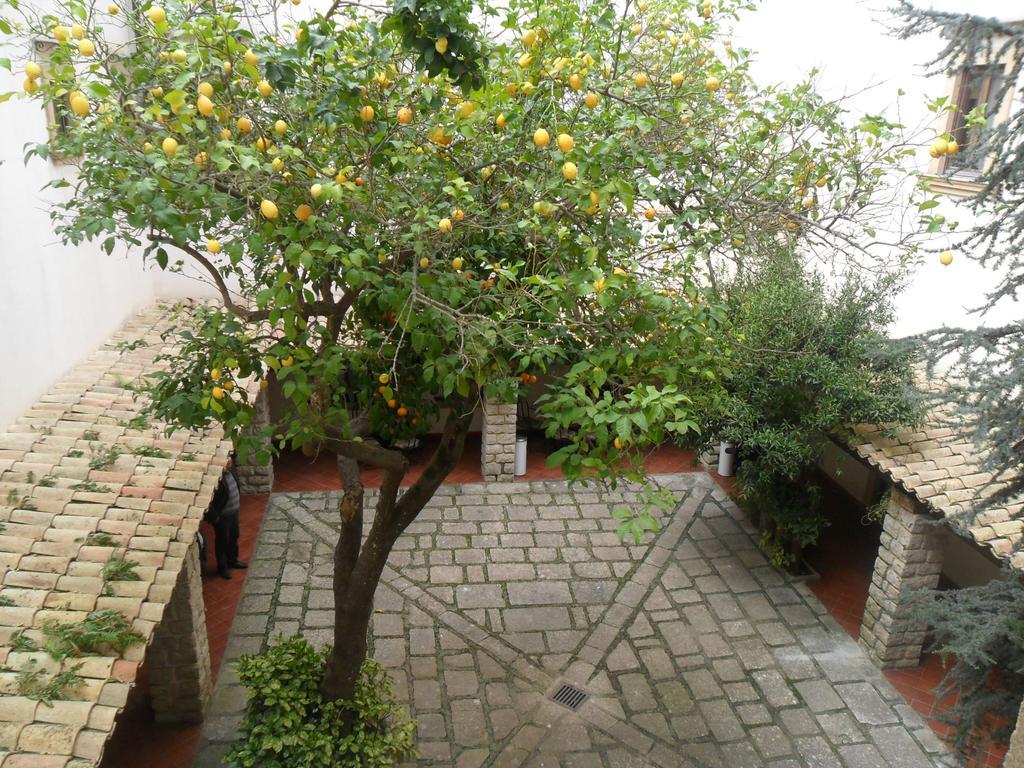 Eremo Hotel Casa Del Sorriso Ериче Екстериор снимка