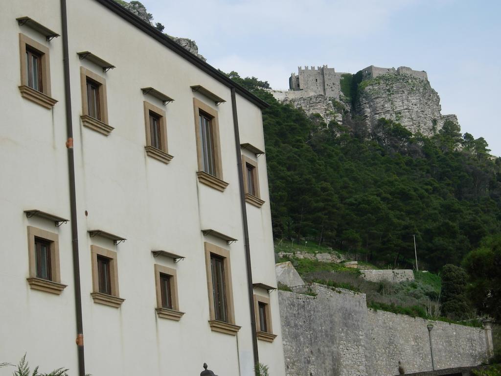 Eremo Hotel Casa Del Sorriso Ериче Екстериор снимка
