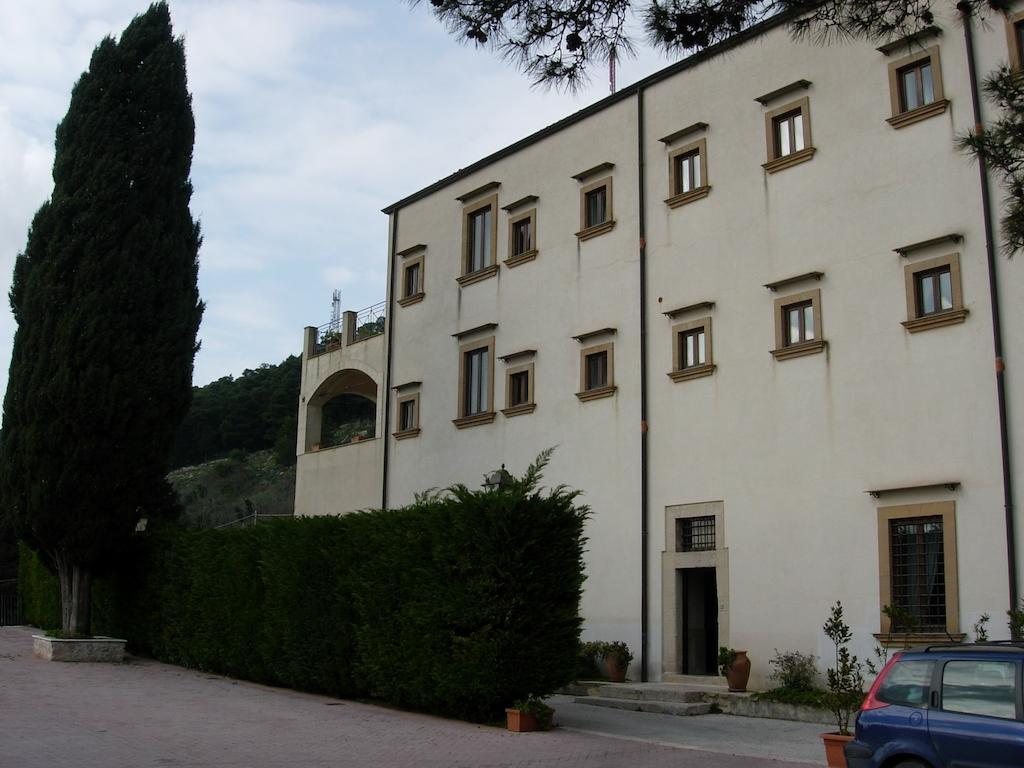 Eremo Hotel Casa Del Sorriso Ериче Екстериор снимка