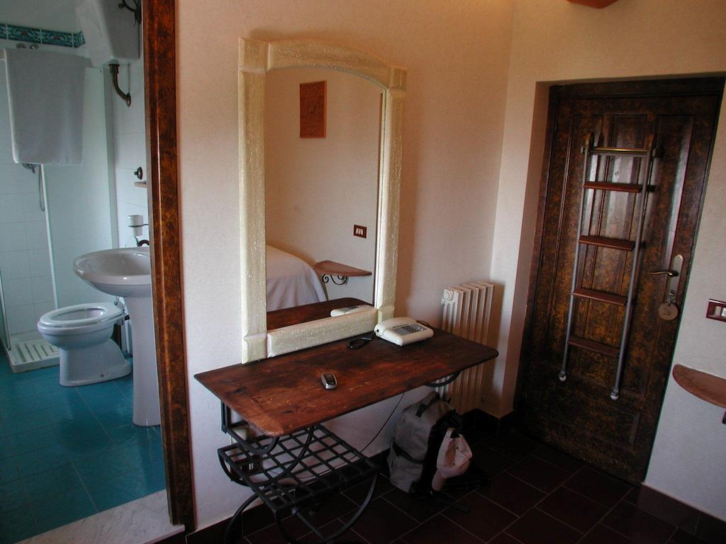 Eremo Hotel Casa Del Sorriso Ериче Екстериор снимка