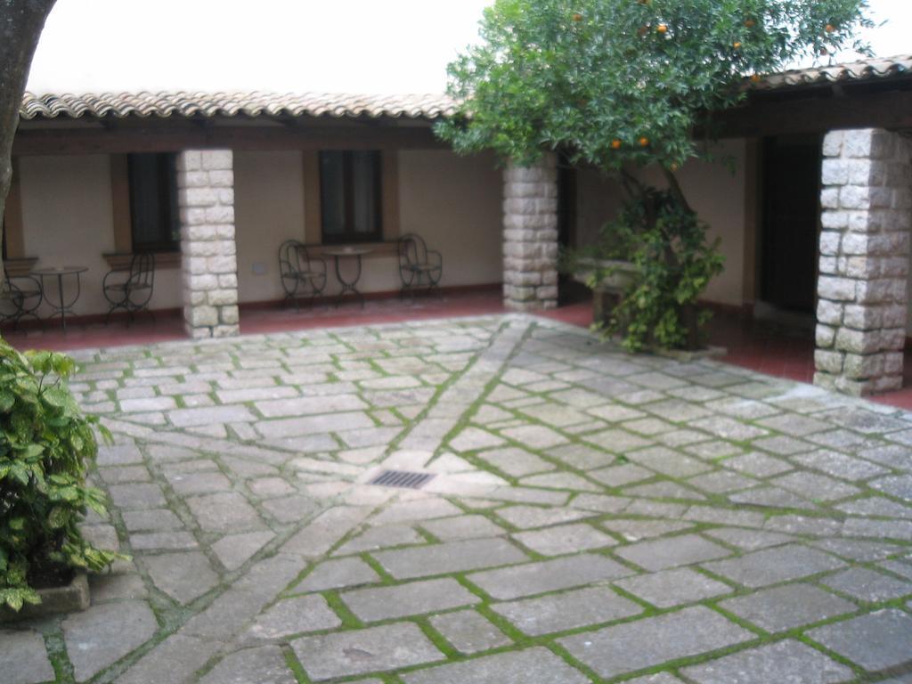 Eremo Hotel Casa Del Sorriso Ериче Екстериор снимка
