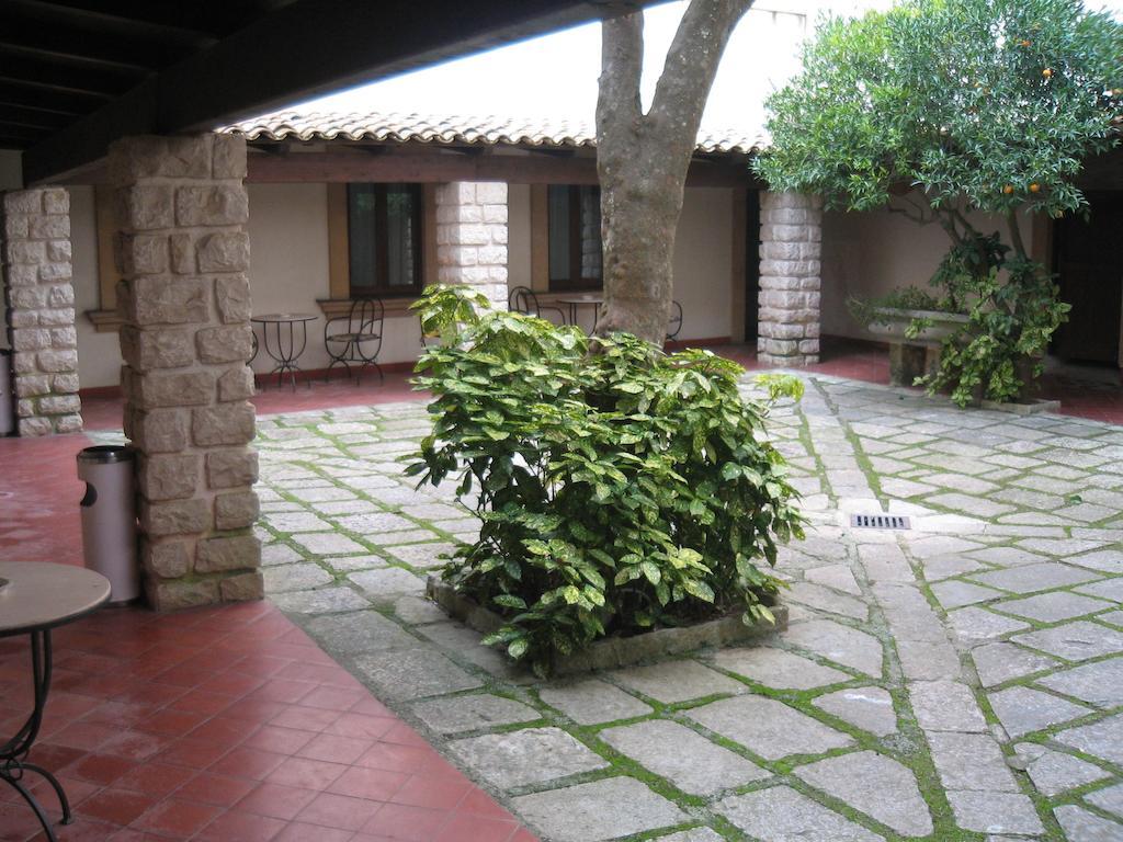 Eremo Hotel Casa Del Sorriso Ериче Екстериор снимка