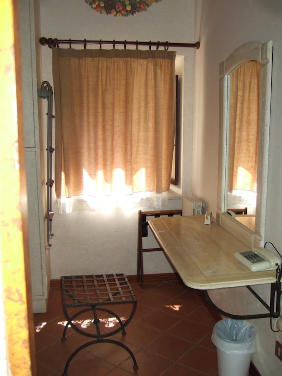 Eremo Hotel Casa Del Sorriso Ериче Стая снимка
